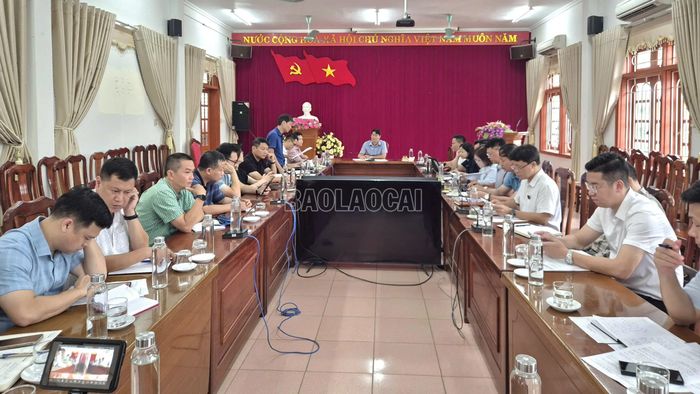 Quang cảnh cuộc họp.