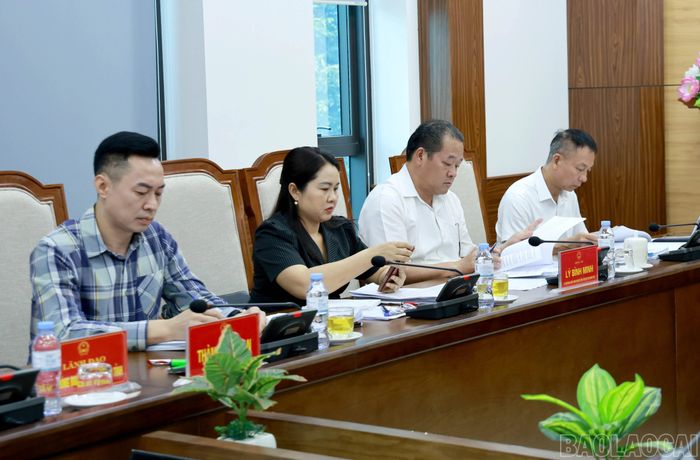 Các đồng chí Thường trực HĐND tỉnh dự hội nghị.