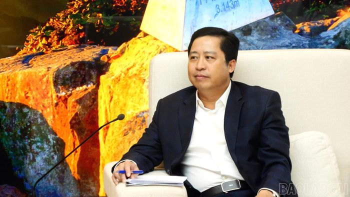 Đồng chí Dương Quốc Huy - Ủy viên Ban Chấp hành Trung ương Đảng, Bí thư Tỉnh ủy Lào Cai phát biểu tại buổi làm việc.