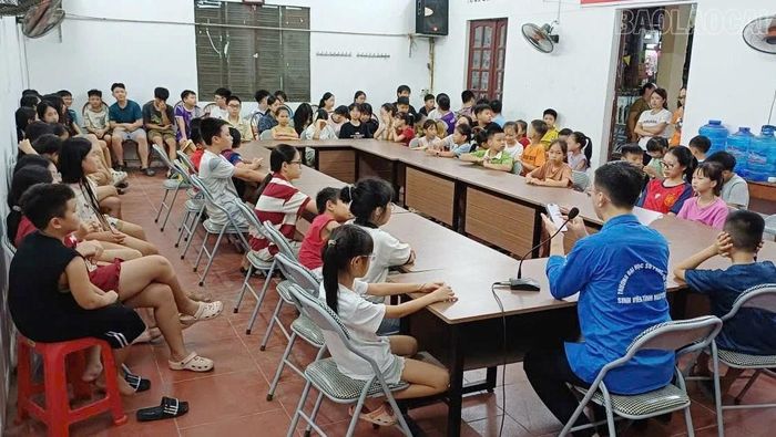 Điểm mới của chương trình năm nay là việc đưa hệ thống quản lý trực tuyến tại doanphuonglaocai.org vào vận hành, giúp tiếp nhận và quản lý học sinh về sinh hoạt hè nhanh chóng, thuận tiện. Đến nay, hệ thống đã ghi nhận hơn 10.000 học sinh hoàn thành đăng ký sinh hoạt hè trực tuyến tại các tổ dân phố trên địa bàn.