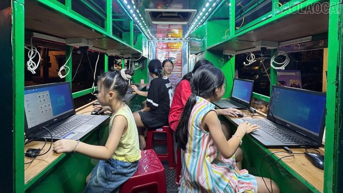 Đoàn phường phối hợp với Thư viện tỉnh Lào Cai tổ chức các chương trình đọc sách lưu động tại nhiều khu dân cư, kết hợp hướng dẫn thiếu nhi kỹ năng sử dụng internet an toàn.