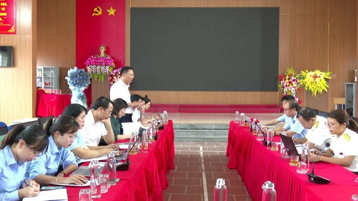 Quang cảnh cuộc họp.