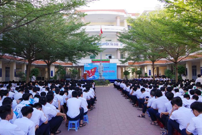 Lữ đoàn 681 tuyên truyền chủ quyền biển đảo cho học sinh