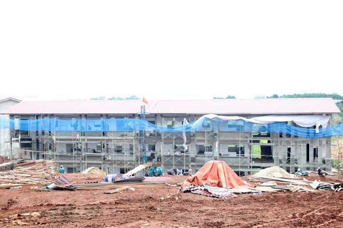Tranh thủ thời tiết thuận lợi, các mũi thi công được triển khai khẩn trương