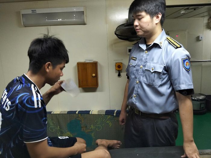 Động viên ngư dân