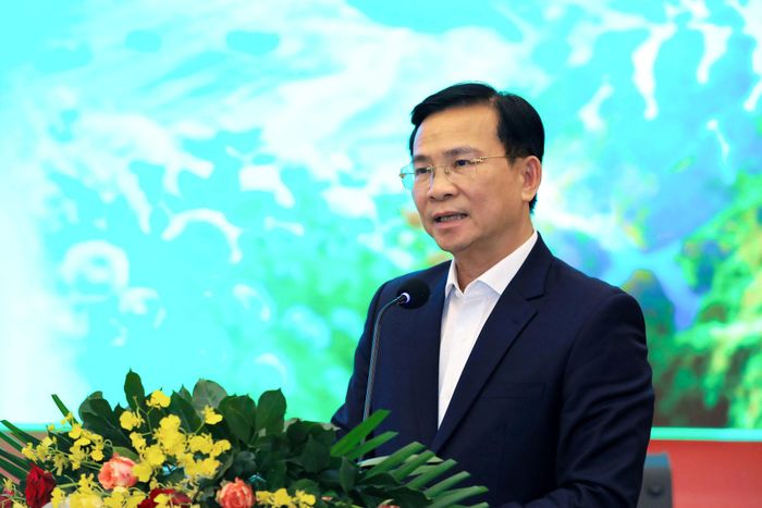 Ủy viên Ban Chấp hành Trung ương Đảng, Phó Bí thư Tỉnh ủy, Chủ tịch UBND tỉnh Hồ Văn Mười