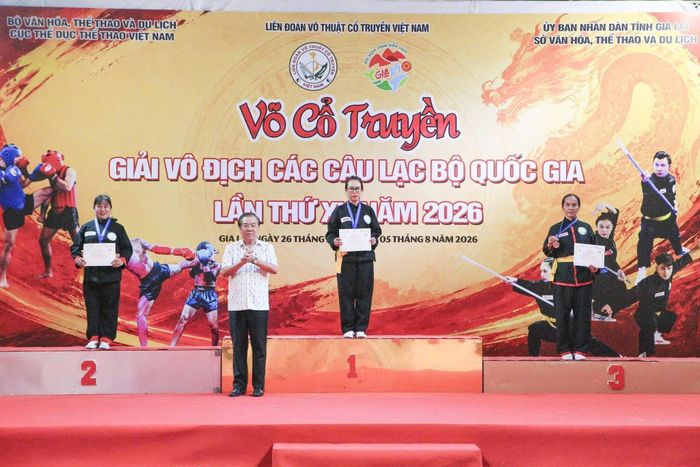 VĐV Hồ Thị Thu Hằng của Lâm Đồng nhận huy chương Vàng nội dung quyền thuật