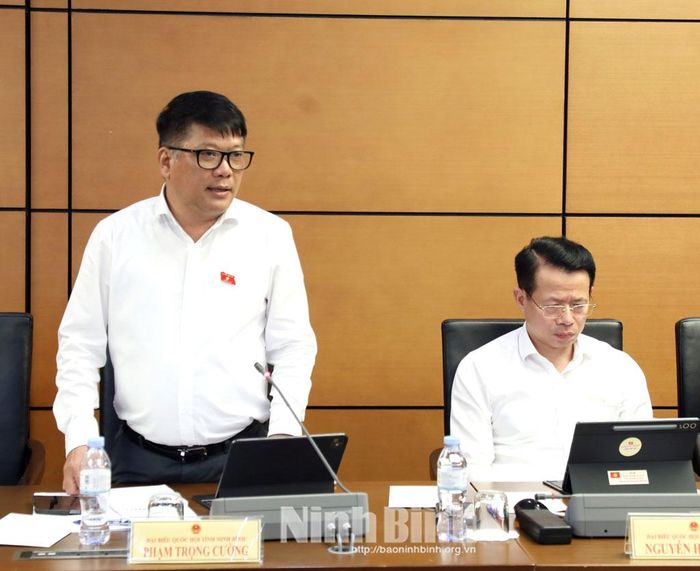 Đại biểu Phạm Trọng Cường, Ủy viên, ĐBQH hoạt động chuyên trách tại Ủy ban Văn hóa và Xã hội của Quốc hội (Đoàn ĐBQH tỉnh Ninh Bình) tham luận tại Tổ.