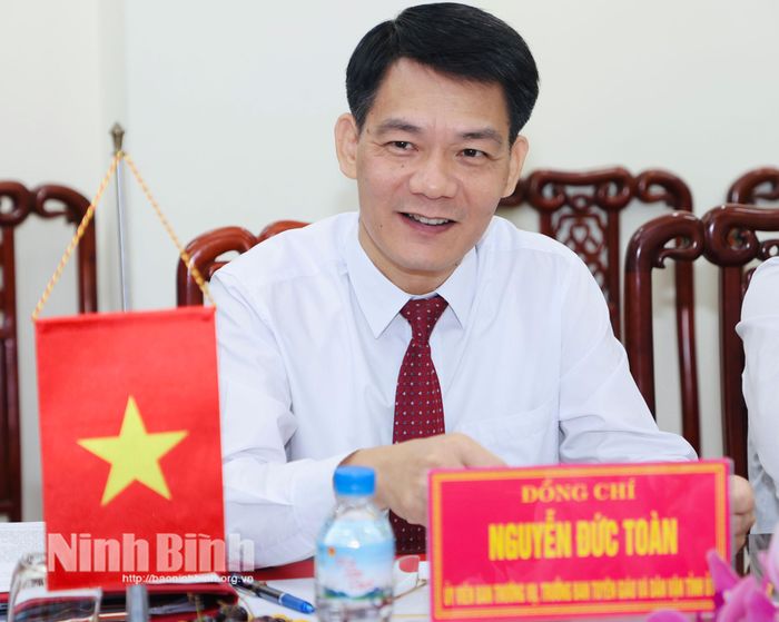 Đồng chí Nguyễn Đức Toàn, Ủy viên Ban Thường vụ Tỉnh ủy, Trưởng Ban Tuyên giáo và Dân vận Tỉnh ủy phát biểu tại buổi làm việc.