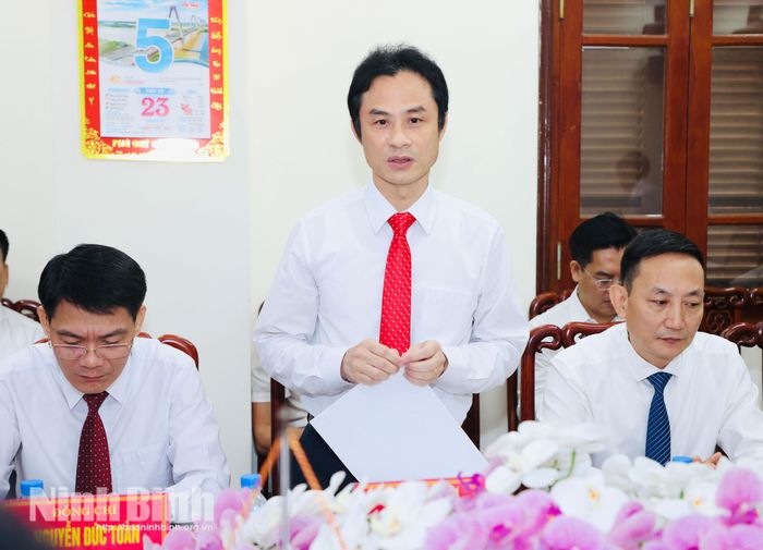 Đồng chí Nguyễn Toàn Thắng, Tỉnh ủy viên, Phó Trưởng Ban Tuyên giáo và Dân vận Tỉnh ủy phát biểu tại buổi làm việc.