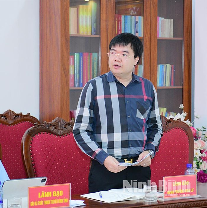 Lãnh đạo phường Hoa Lư phát biểu tại hội nghị.