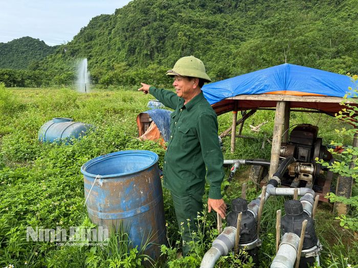 Ứng dụng công nghệ tưới nước vòi rồng cho vùng nguyên liệu Sâm Cúc Phương tại xã Cúc Phương.