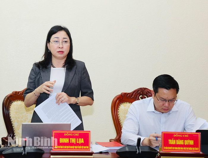 Đồng chí Đinh Thị Lụa, Phó Bí thư Tỉnh ủy, Chủ tịch Ủy ban MTTQ Việt Nam tỉnh phát biểu tại hội nghị.