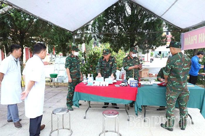 Việc khai quật, lấy mẫu hài cốt liệt sĩ tại Nghĩa trang liệt sĩ xã Yên Lập được chu đáo, đảm bảo yêu cầu đề ra.