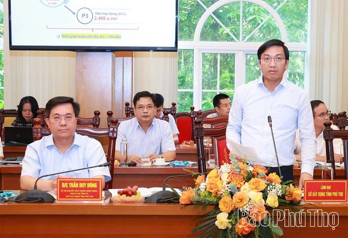 Giám đốc Sở Xây dựng phát biểu tại hội nghị.