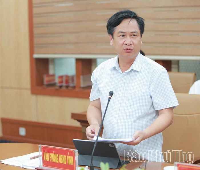 Lãnh đạo Văn phòng UBND tỉnh đóng góp ý kiến vào dự thảo Đề án.