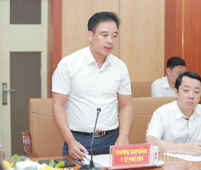 Đại diện Trường Cao đẳng Y tế Phú Thọ báo cáo dự thảo Đề án.