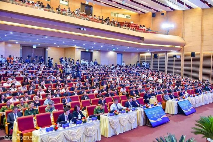 Đông đảo đại biểu tham dự Phiên họp “Ngoại giao khoa học công nghệ góp phần kiến tạo năng lực phát triển quốc gia”.