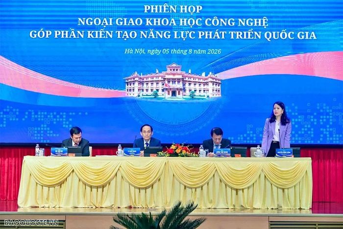 Phiên họp "Ngoại giao khoa học, công nghệ góp phần kiến tạo năng lực phát triển quốc gia" bao gồm hai phiên thảo luận chính.