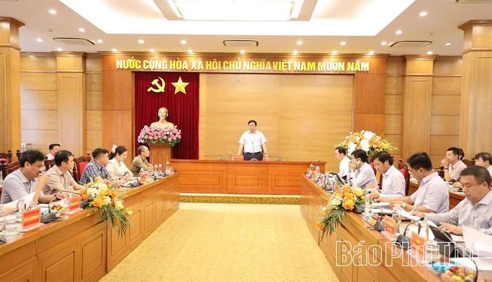 Toàn cảnh buổi làm việc.