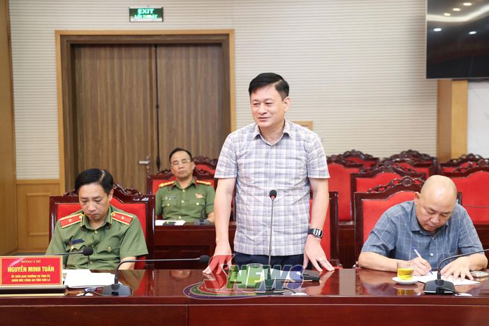 Đại diện Công ty CP Quỳnh Ngọc phát biểu tại cuộc làm việc.