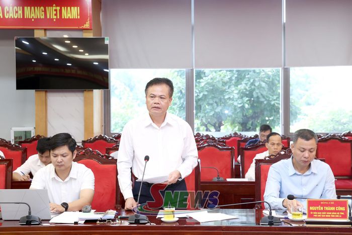 Đồng chí Giám đốc Sở Nông nghiệp và Môi trường phát biểu tại cuộc làm việc.