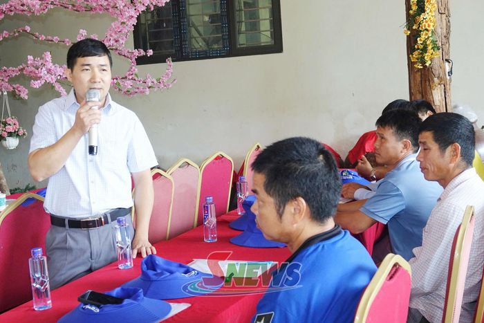 Đại diện Chi cục Chăn nuôi, Thú y và Thủy sản tỉnh trao đổi, giải đáp ý kiến của các đại biểu tại hội thảo.