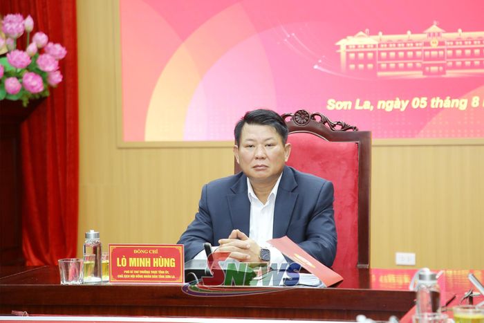 Đồng chí Lò Minh Hùng, Phó Bí thư Thường trực Tỉnh ủy, Chủ tịch HĐND tỉnh, dự phiên họp tại điểm cầu tỉnh Sơn La.