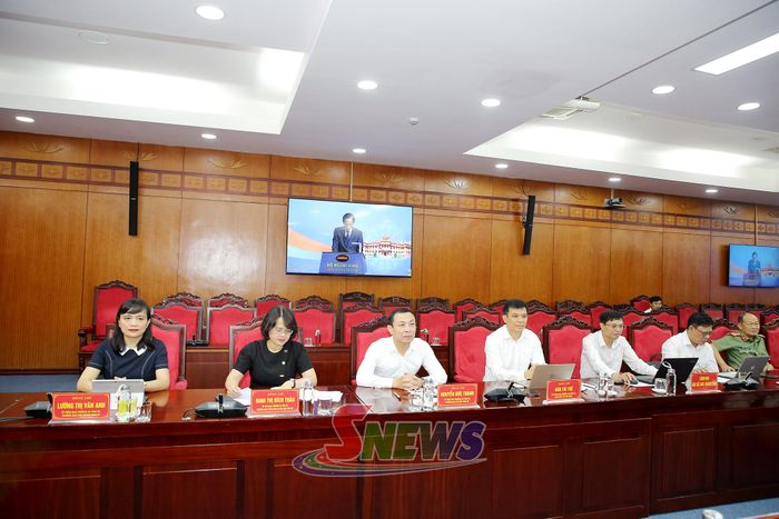 Các đại biểu dự phiên họp.