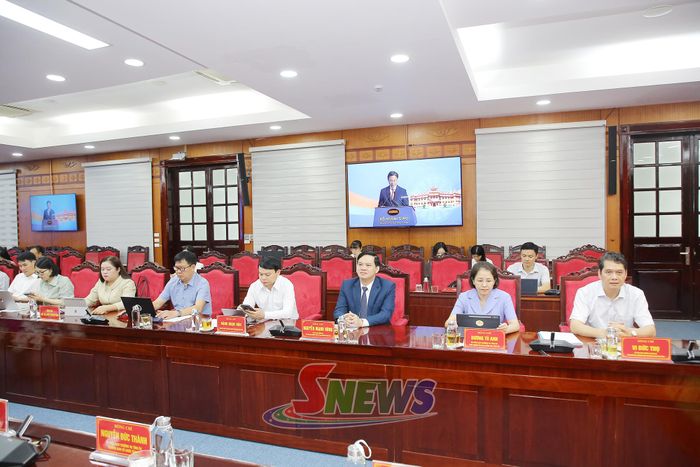 Các đại biểu dự phiên họp.