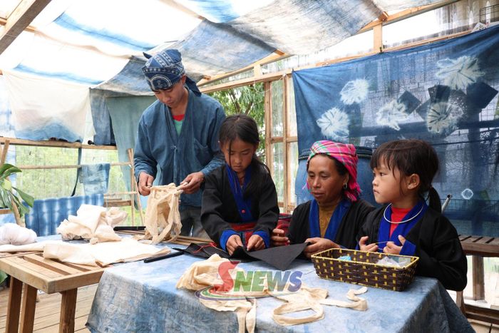Xưởng chàm Ta Sua’s Stories tạo việc làm cho lao động địa phương.