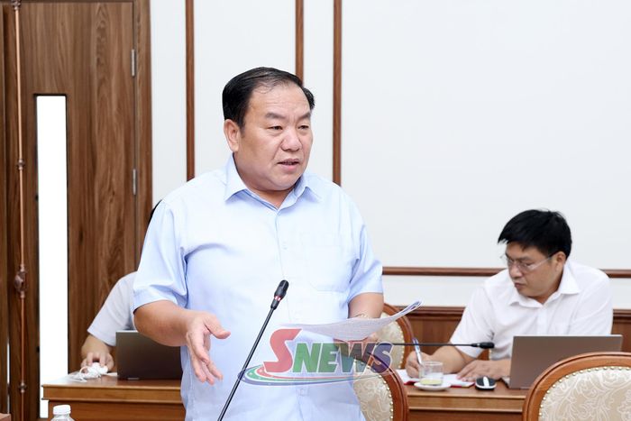 Đồng chí Phó Bí thư Tỉnh ủy, Chủ tịch Ủy ban MTTQ Việt Nam tỉnh, phát biểu tại cuộc họp.