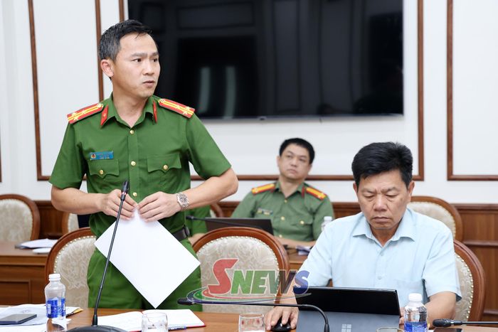 Lãnh đạo Công an tỉnh phát biểu tại cuộc họp.