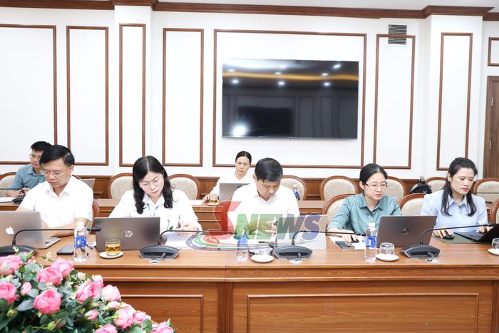 Các đại biểu dự họp.