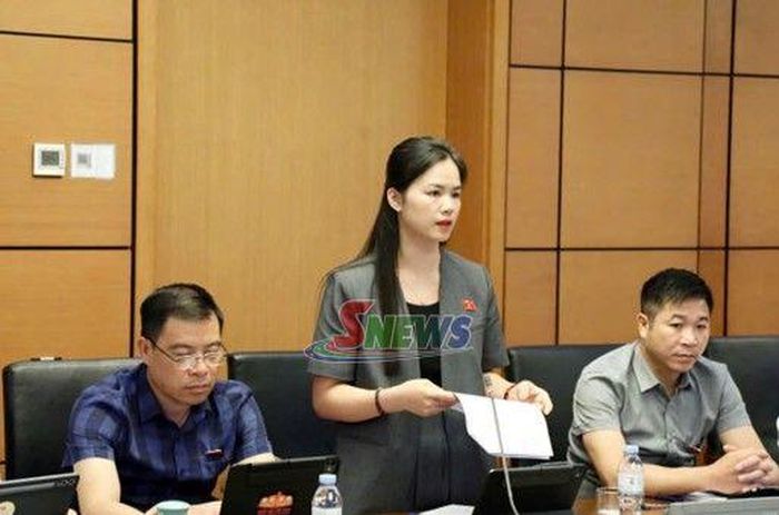 Đại biểu Lò Thị Huyền phát biểu.