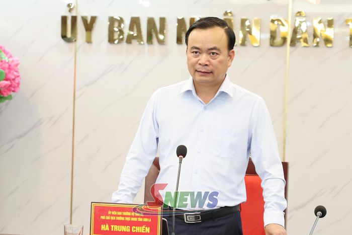 Đồng chí Hà Trung Chiến, Ủy viên Ban Thường vụ Tỉnh ủy, Phó Chủ tịch Thường trực UBND tỉnh kết luận cuộc họp.