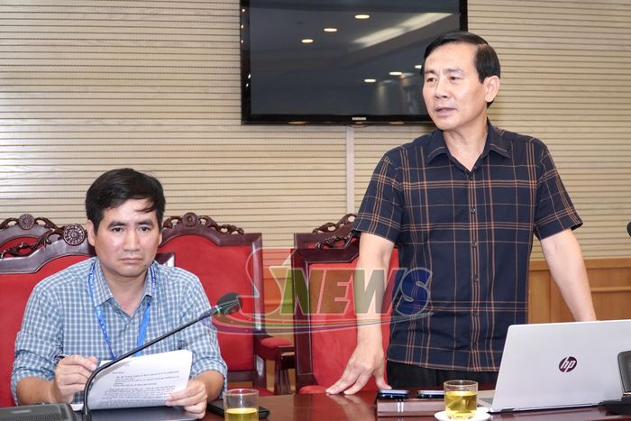 Lãnh đạo Sở Y tế phát biểu tại cuộc họp.