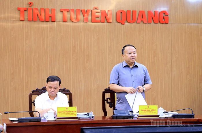 Đồng chí Phan Huy Ngọc, Phó Bí thư Tỉnh ủy, Chủ tịch UBND tỉnh phát biểu kết luận cuộc họp.