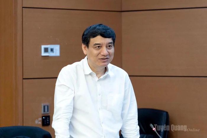 Đồng chí Nguyễn Đắc Vinh, Ủy viên BCH Trung ương Đảng, Ủy viên Ủy ban Thường vụ Quốc hội, Chủ nhiệm Ủy ban VH-XH của Quốc hội, ĐBQH tỉnh Tuyên Quang khóa XVI phát biểu ý kiến.