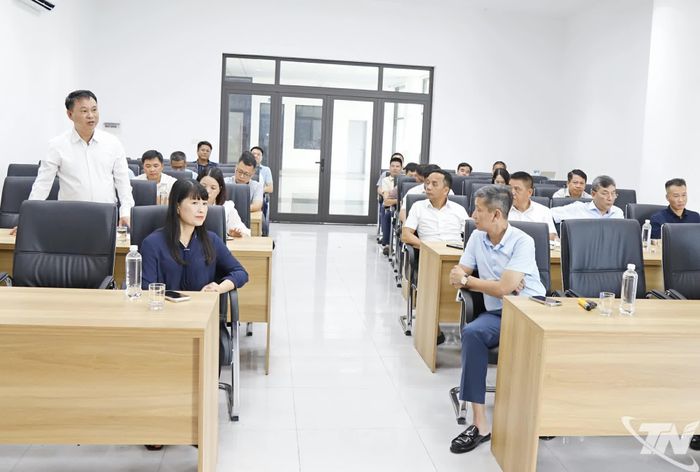 Lãnh đạo Sở Xây dựng tỉnh Thái Nguyên báo cáo tại buổi khảo sát.