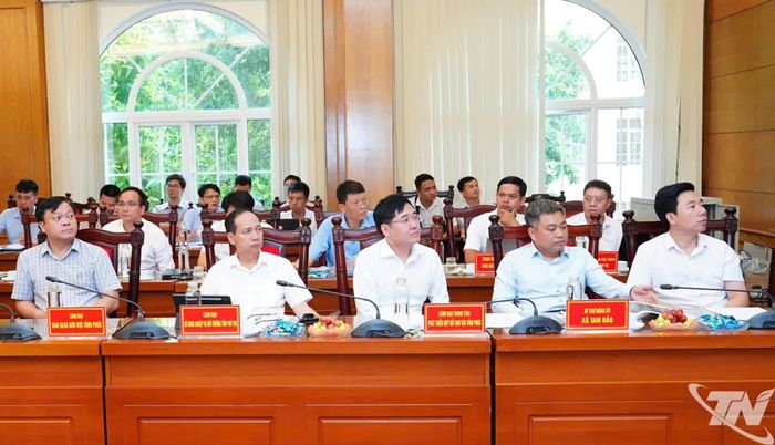 Đại diện các sở, ngành tỉnh Phú Thọ tại buổi làm việc.