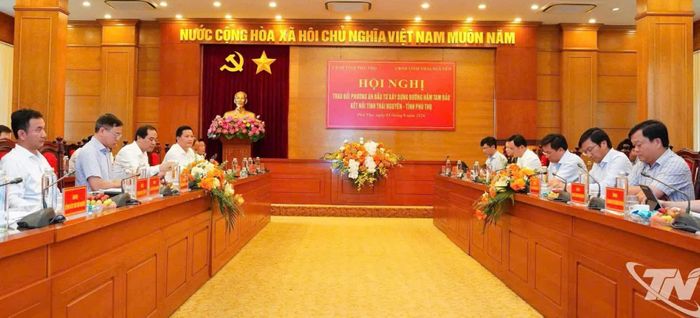 Quang cảnh buổi làm việc.