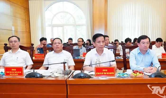 Đại diện các sở, ngành tỉnh Thái Nguyên tại buổi làm việc.