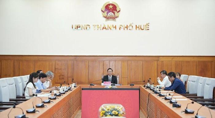 Tại điểm cầu Huế có sự tham dự của Phó Bí thư Thành ủy, Chủ tịch UBND thành phố Lê Trí Thanh cùng đại diện các sở, ban, ngành liên quan