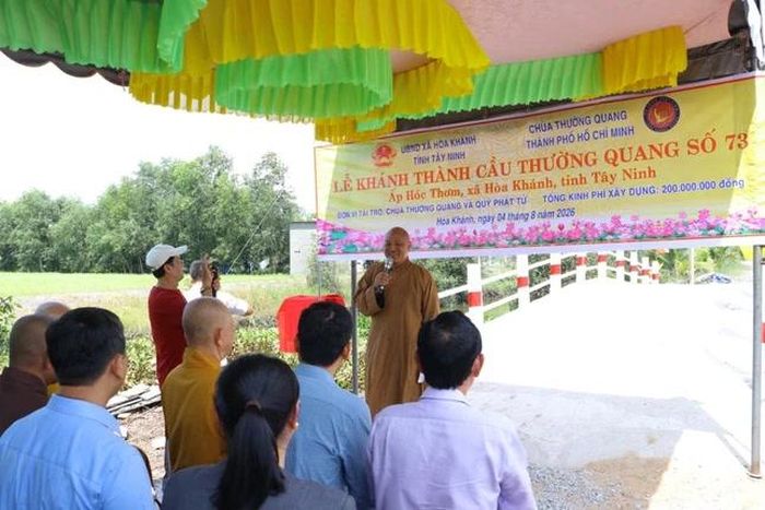 Hòa thượng Thích Chơn Tịnh phát biểu tại lễ khánh thành
