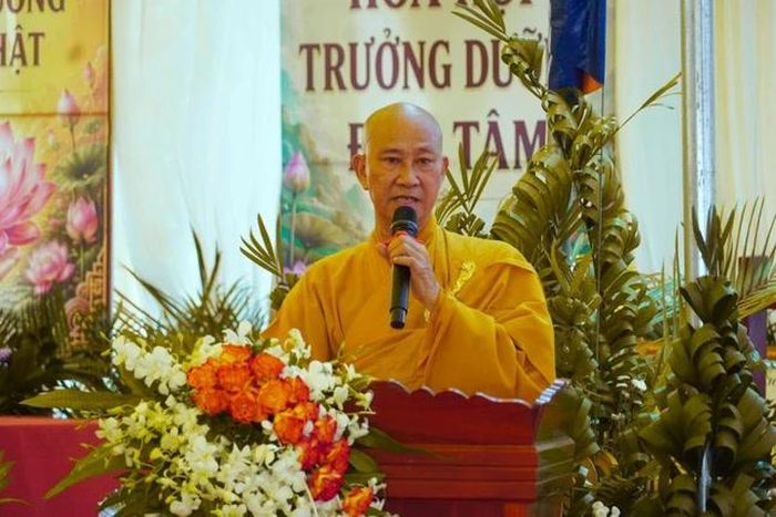 Thượng tọa trụ trì chùa Quang Minh phát biểu tri ân