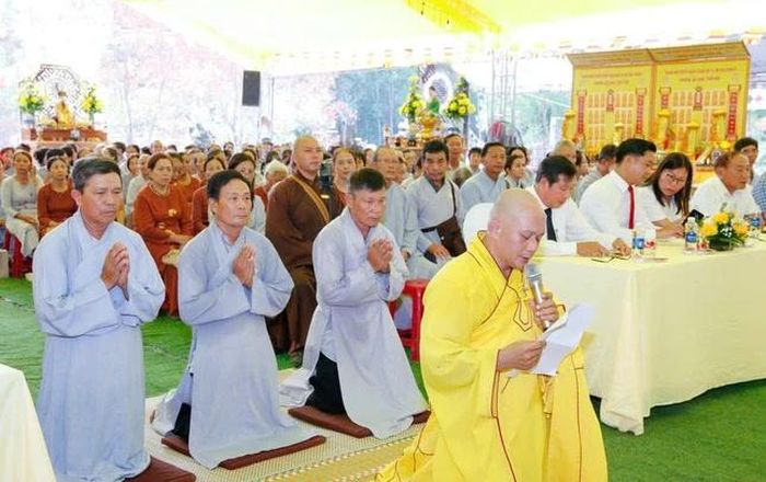 Đại đức Thích Quảng Huệ dâng lời phát nguyện