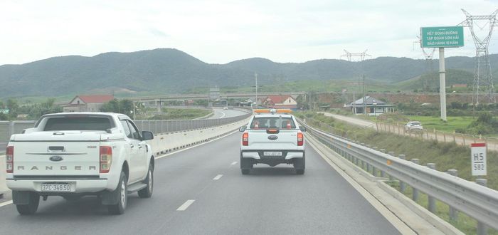 Mỗi ca tuần đường kéo dài nhiều giờ, liên tục di chuyển trên tuyến để phát hiện và xử lý sớm các sự cố, từ vật cản nhỏ đến tai nạn giao thông nghiêm trọng.