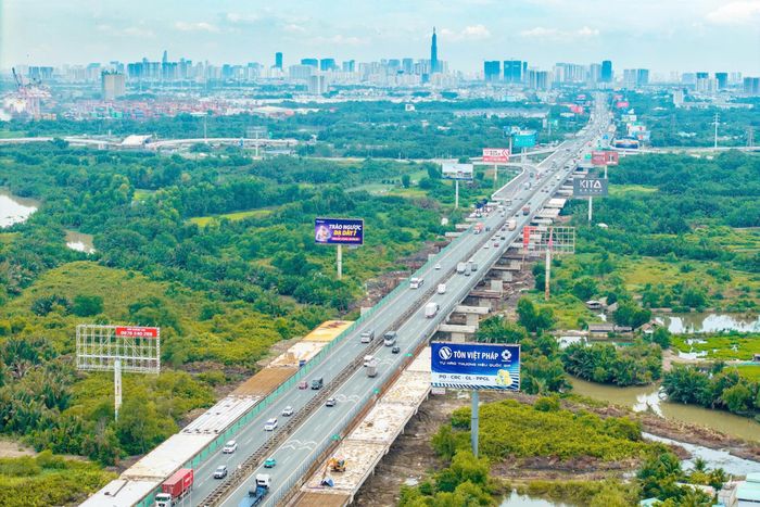 Toàn cảnh mở rộng tuyến cao tốc TP.HCM - Long Thành. (Ảnh: Minh Tuệ).