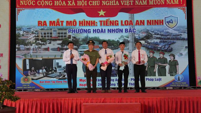 Ra mắt mô hình "Tiếng loa an ninh" tại phường Hoài Nhơn Bắc.
